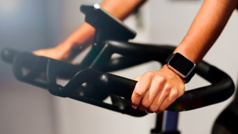 Manillar de una bici de spinning