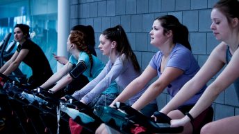 Pedaleo atrás en spinning