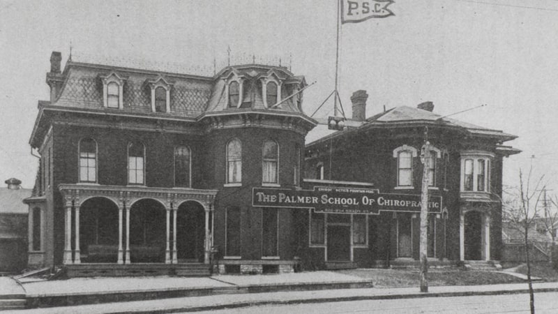 Palmer College of Chiropractic, la primera universidad de quiropraxia