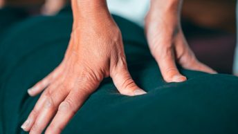 Masaje a un persona con cáncer