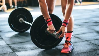 entrenamiento-fuerza-pesas-min