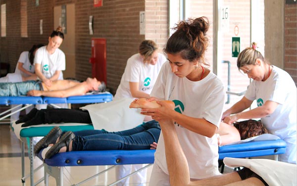 Los alumnos de CIM Formación en la Feria Internacional BioCultura 6 Alumna de CIM en la feria Biocultura de Barcelona