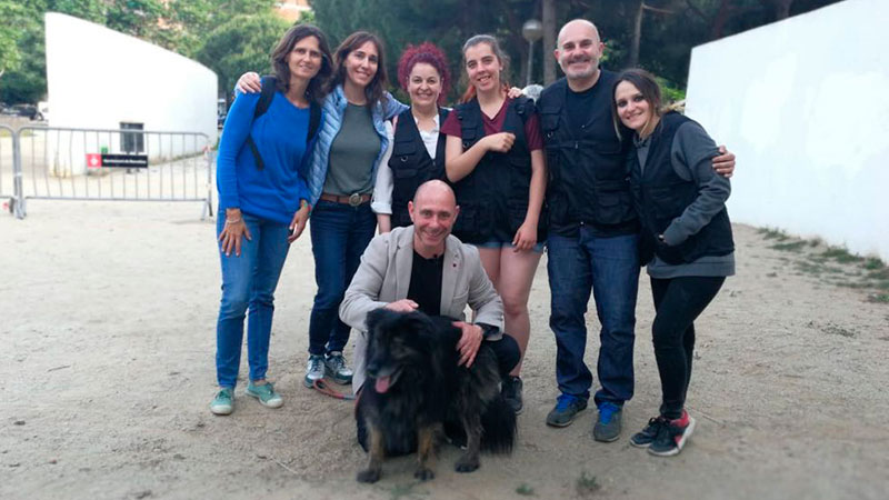 Manuel Balibrea y alumnos de CIM Formación en el taller de educación canina urbana en Barcelona
