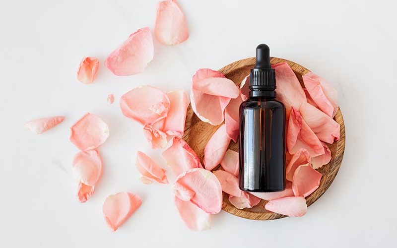 Cómo utilizar el aceite de jojoba para una base de maquillaje radiante 1 Bote de aceite de jojoba