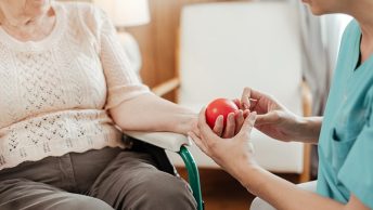 Funciones auxiliar geriatría