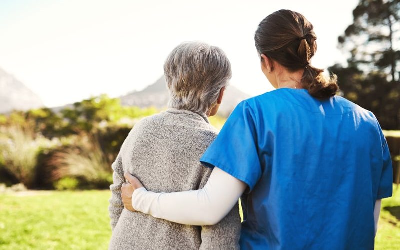 Diferencia auxiliar geriatria y enfermeria
