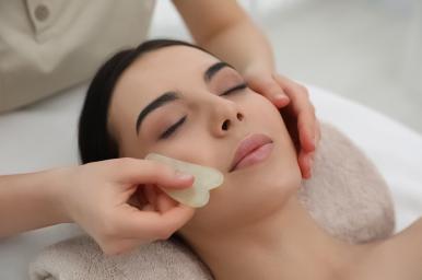 Masaje facial Gua Sha