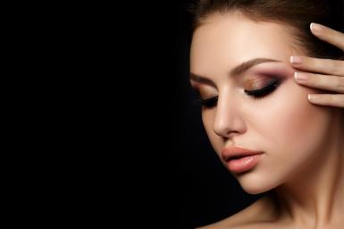 Estética de uñas y cejas