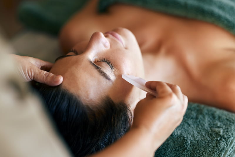 Masaje gua sha